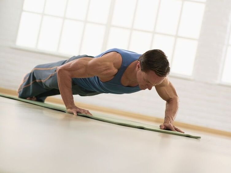 A man performs physical exercises to prevent erectile dysfunction